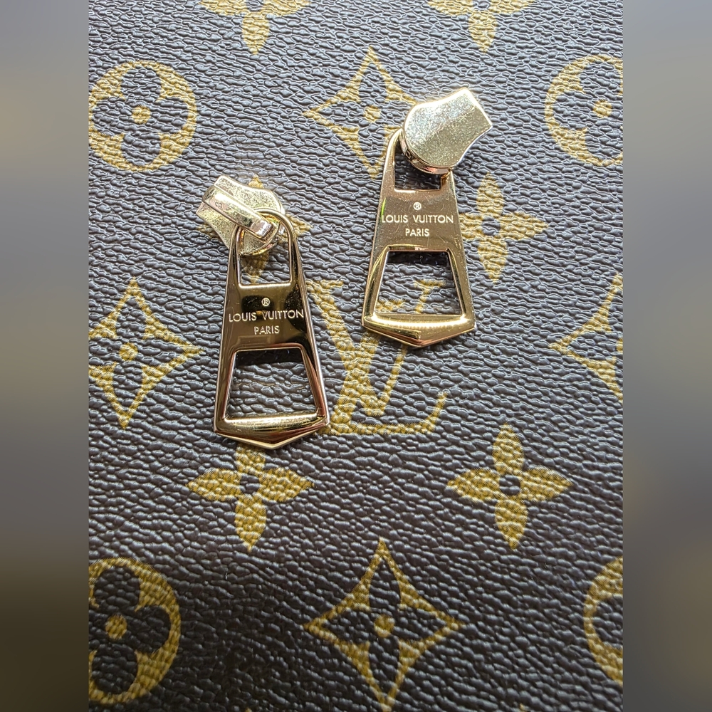 Louis Vuitton Gold Zipper Pulls X2